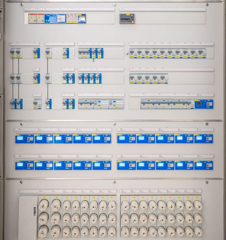 Waarom een elektricien inschakelen voor het vervangen van de meterkast?